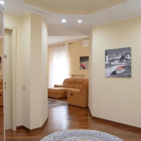 Grazioso Con Parcheggio Privato Apartman *