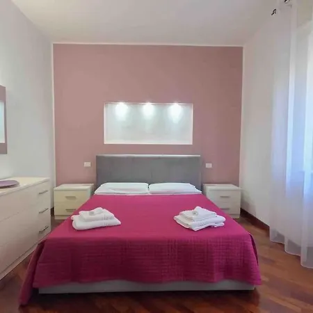 Grazioso Con Parcheggio Privato Apartamento
